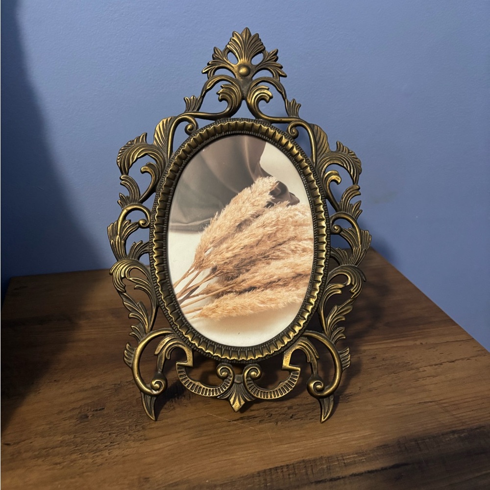 {Vintage} Gold Colored Oval Picture Frame - Baroque-Inspired